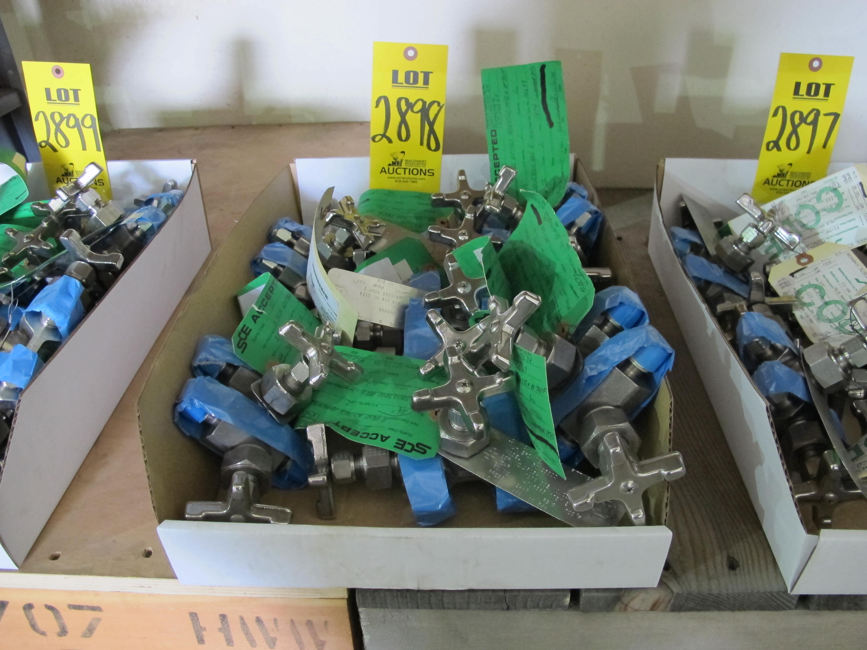 LOT (9) VALVES, MANIFOLD TYPE, 3/8" SIZE, 2485 LB/700 DEGREE F RATING, 316 SS MATERIAL, COMPRESSION CONNECTIONS, A182 SPECIFICATION, 4-WAY STYLE, HANDWHEEL OPERATOR. MARK 856. PART # 30023000 (W-51) LOADING & HANDLING FEE $5-